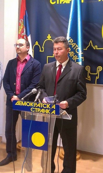 DS predlaže ukidanje plata gradskim većnicima! DS predlaže ukidanje plata gradskim većnicima!