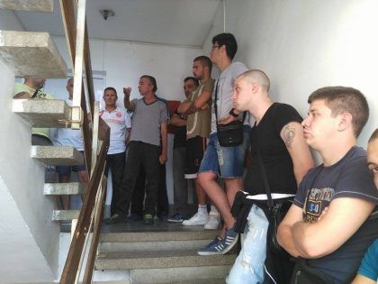 KAD SE SRBI SLOŽE: Komšije proterale izvršitelje koji su plenili stan item-thumbnail
