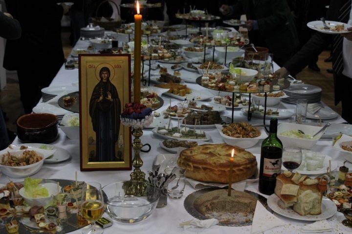 Slavska trpeza je neodoljiva, ali treba biti umeren Slavska trpeza je neodoljiva, ali treba biti umeren
