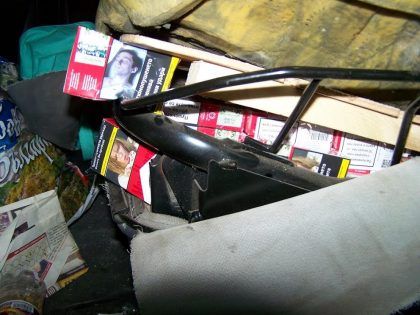 Cigarete u sedištima i krovu automobila item-thumbnail
