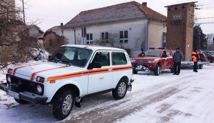 Rusi s Nišlijama čiste sneg i spasavaju zavejane Rusi s Nišlijama čiste sneg i spasavaju zavejane