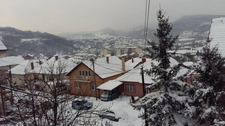 Evakuisani bolesni iz zavejanih kuća Evakuisani bolesni iz zavejanih kuća