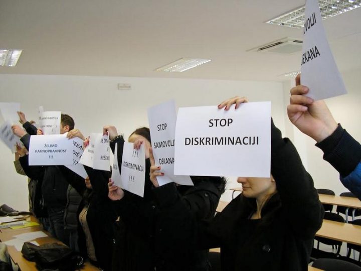 Protest studenata na svečanoj dodeli diploma Protest studenata na svečanoj dodeli diploma