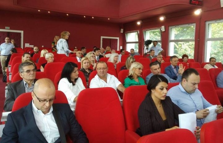 Skupština poništila paprena poreska rešenja Skupština poništila paprena poreska rešenja