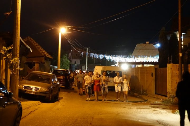 Svatovi zakrčili ulicu, vozači besni Svatovi zakrčili ulicu, vozači besni