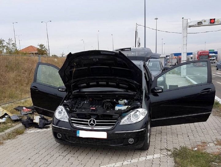 Zaplenjen kokain, vozač pobegao Zaplenjen kokain, vozač pobegao