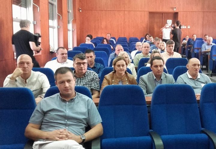 Antikorupcijska komisija sačinjena od gradskih funkcionera i simpatizera vlasti Antikorupcijska komisija sačinjena od gradskih funkcionera i simpatizera vlasti