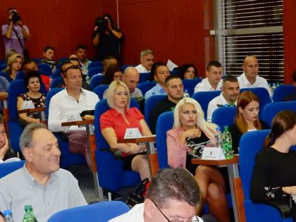 Vučić u Lebanu otvara fabriku, u Leskovcu se pomera sednica Skupštine item-thumbnail