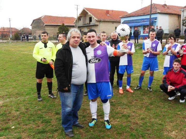 Čovek koji je svoj život posvetio fudbalu i koji bez njega ne bi opstao Čovek koji je svoj život posvetio fudbalu i koji bez njega ne bi opstao