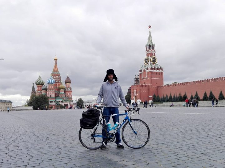 Mesec dana putovao biciklom do Moskve Mesec dana putovao biciklom do Moskve