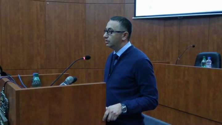 Prinudne naplate po tužbama upošljenika i ujeda pasa lutalica i dalje koče bogatiji budžet Prinudne naplate po tužbama upošljenika i ujeda pasa lutalica i dalje koče bogatiji budžet