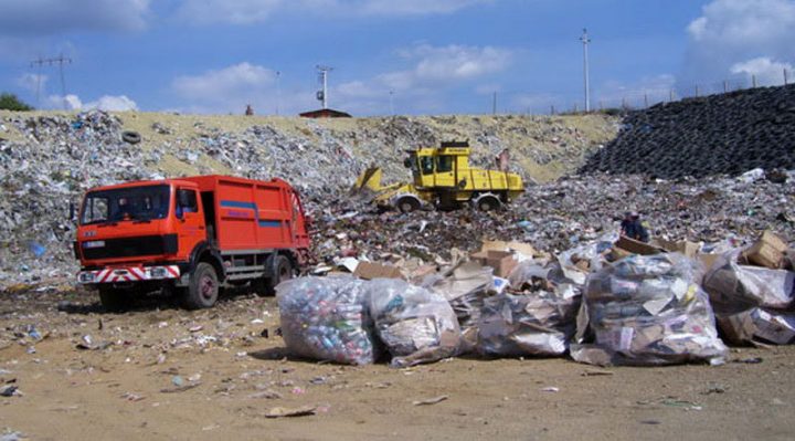 RADNIKU PREKIPELO Udario šefa lopatom u glavu RADNIKU PREKIPELO Udario šefa lopatom u glavu