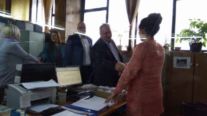 Gradonačelnik posetio gradske činovnike i saopštio im lepe vesti item-thumbnail