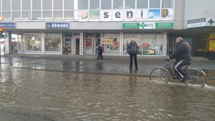 Pukla cev POPLAVA u centru Leskovca (FOTO) item-thumbnail