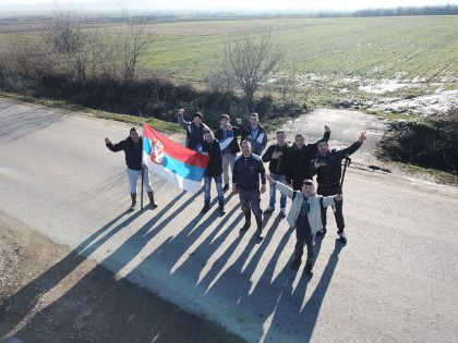 Ovako se u leskovačkom kraju sekao badnjak (VIDEO) item-thumbnail