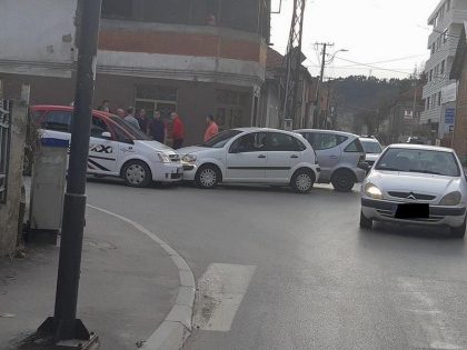 Trostruki sudar na raskrsnici u Leskovcu item-thumbnail