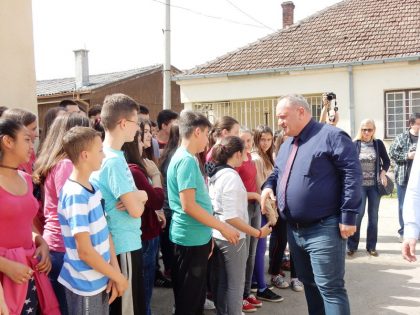 Škola „Vuk Karadžić“ u Velikoj Grabovnici prijatan kutak za učenje item-thumbnail