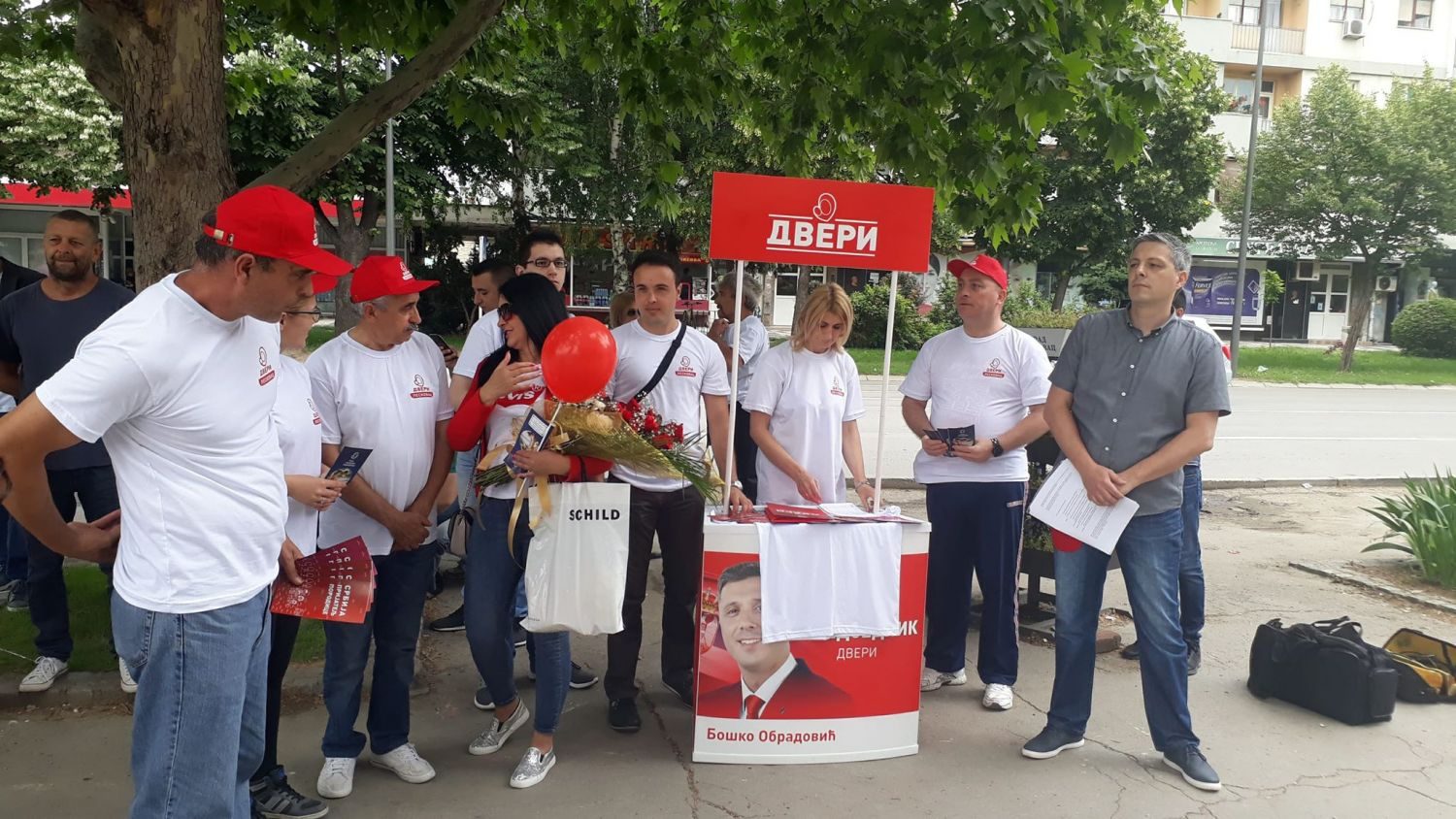 Dveri Leskovčane upoznavali sa merama porodične politike Dveri Leskovčane upoznavali sa merama porodične politike