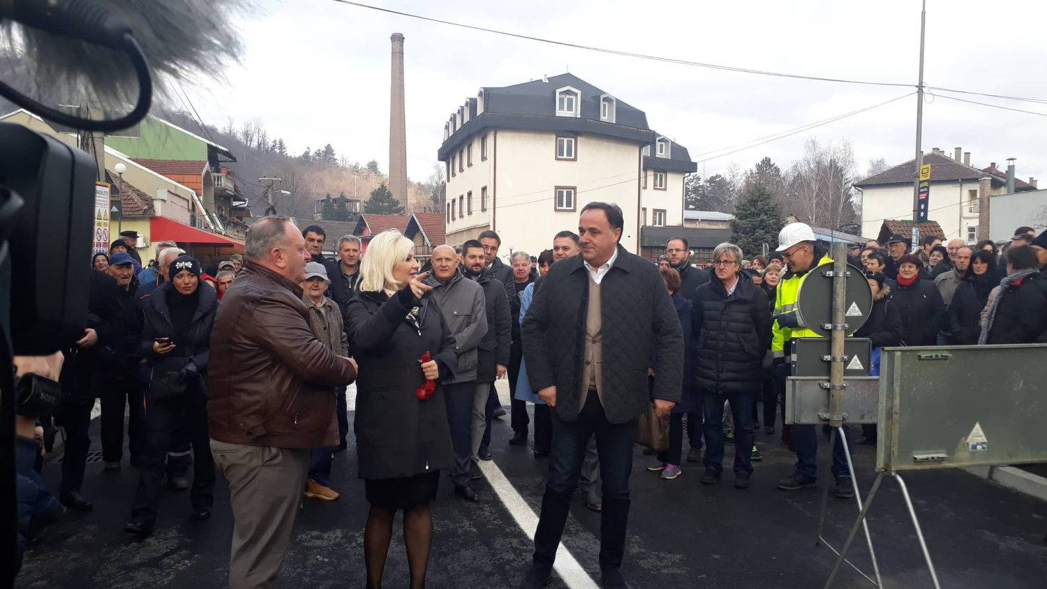 Grdeličanima asfalt na prilaznom putu kao nadoknada za muke s Koridorom 10 Grdeličanima asfalt na prilaznom putu kao nadoknada za muke s Koridorom 10