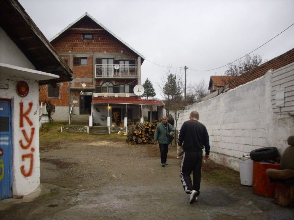 Ubio tasta, a ženu teško ranio