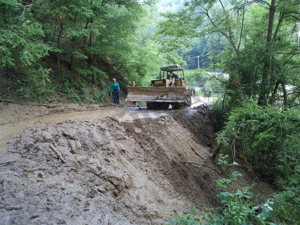 Klizište ugrozilo desetak kuća