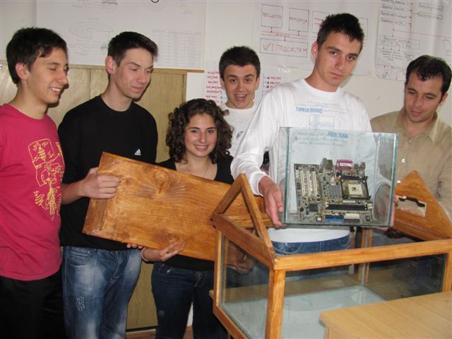Učenici „Rade Metalca“ napravili kompjuter u akvarijumu