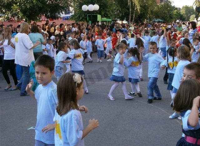 Mališani plesali lebanskim ulicama