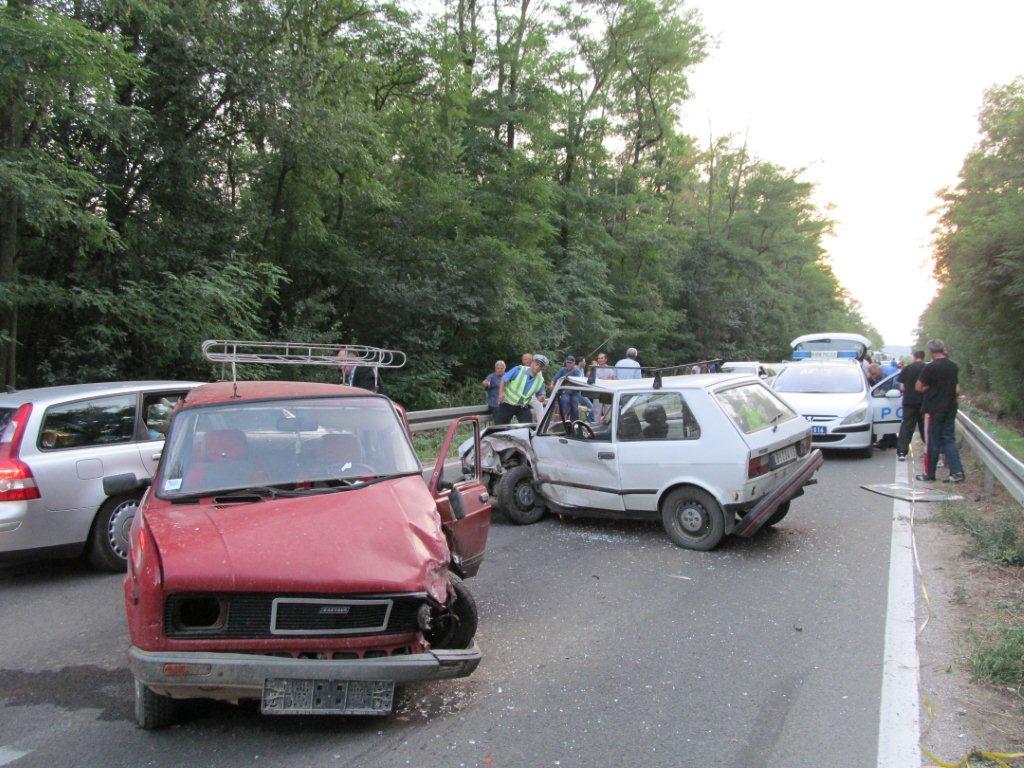 Saobraćajka kod Lebana, put 2 sata u blokadi