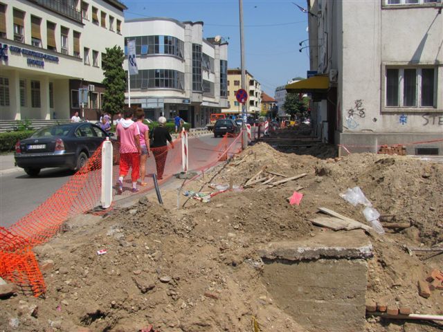 Haos sa elektrokablovima blokira radove u ulici Koste Stamenkovića