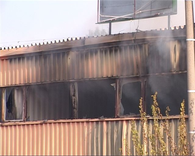 Izgorelo  „Hebino“ stovarište u Leskovcu
