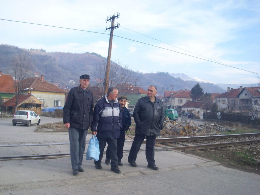 Protest zbog neobezbeđenog pružnog prelaza