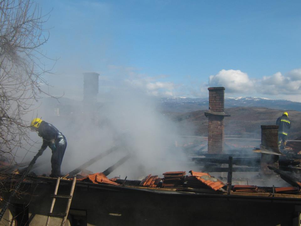 Izgorela kuća Nenadu Mitroviću u Vladičinom Hanu