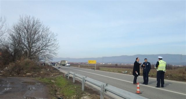 Udes na auto-putu kod Leskovca, povređene izvukli vatrogasci iz smrskanog kombija
