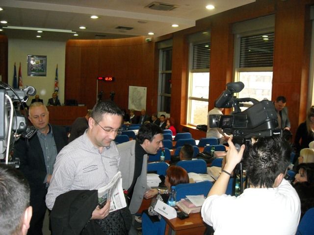 Odbornici DS napustili sednicu zbog hapšenja Kocića
