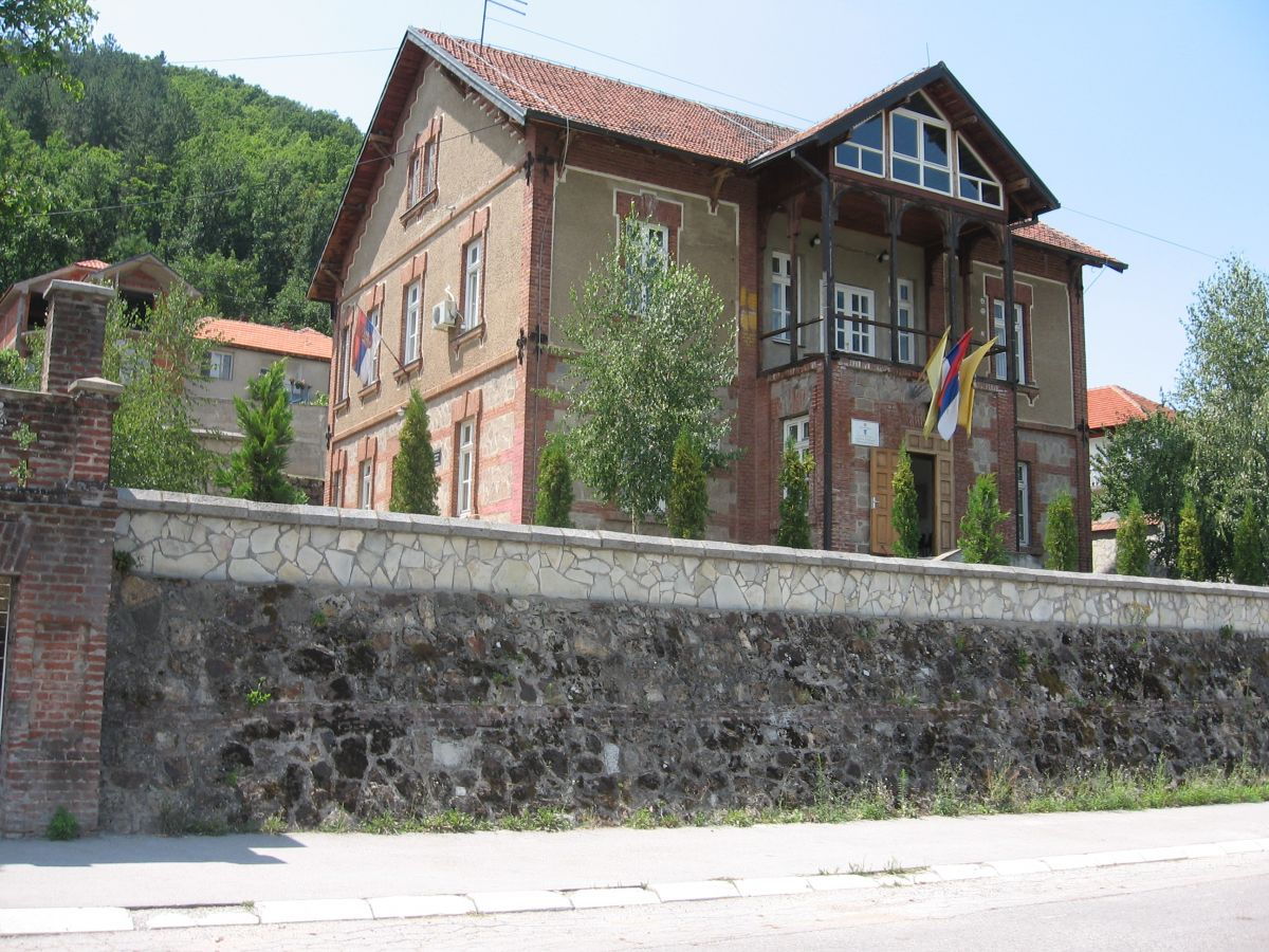 Obijena zgrada opštine u Vranjskoj Banji