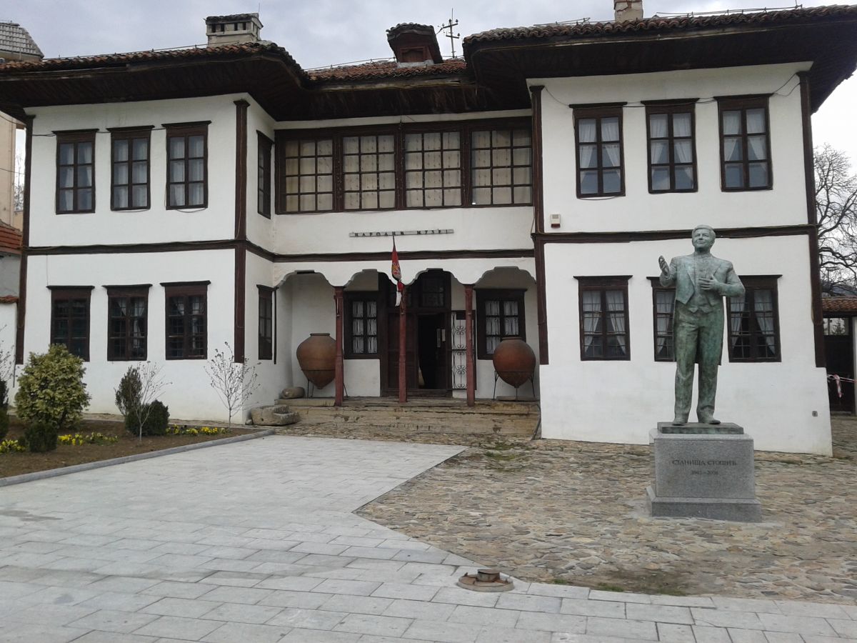 Porodice izbegle iz Ukrajine posetile muzej i upoznale se sa istorijom grada