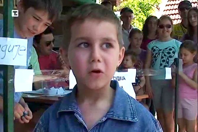 Petogodišnji Miloš šampion u tucanju jajima
