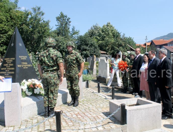 Položeni venci na Spomen kosturnici