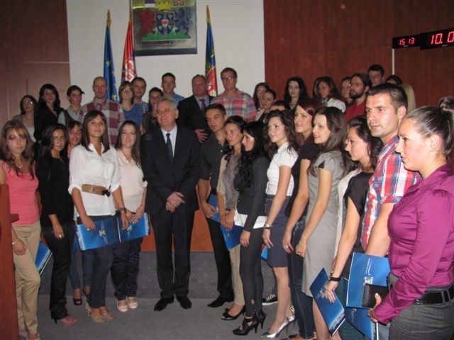 Diplomci dobili ugovore u prisustvu predsednika Srbije