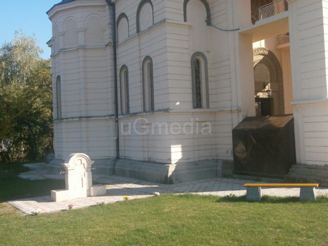 Lebančani obnavljaju crkve i porte