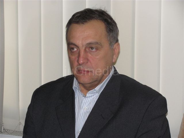 Zoran Živković: Glasaju za SNS zbog posla