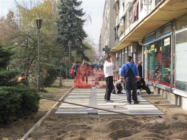 Završava se popločavanje trotoara u centru Leskovca
