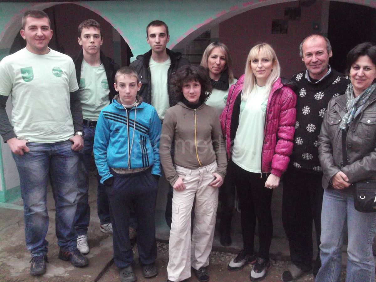 Planinari „Radana“ danas su uručili humanitarnu pomoć porodici Ljubisavljević