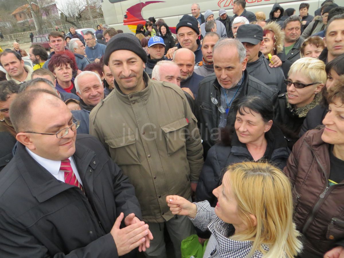 Gradonačelnik Zoran Antić molio radnike Jumka da prekinu sa blokadom puta