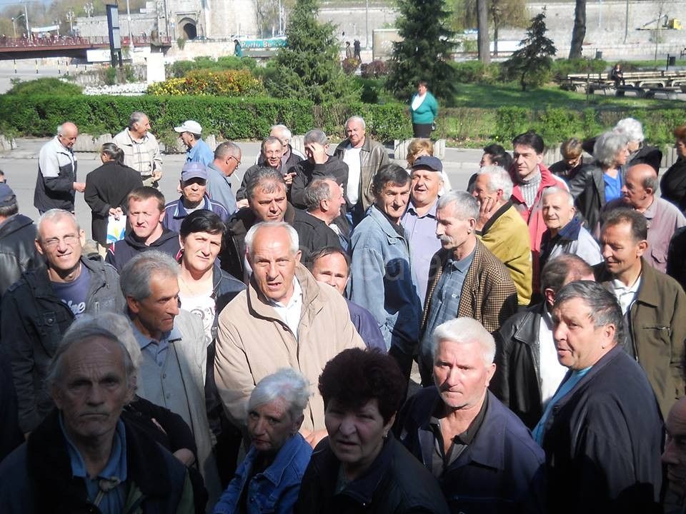 Protest zbog plata do kraja života