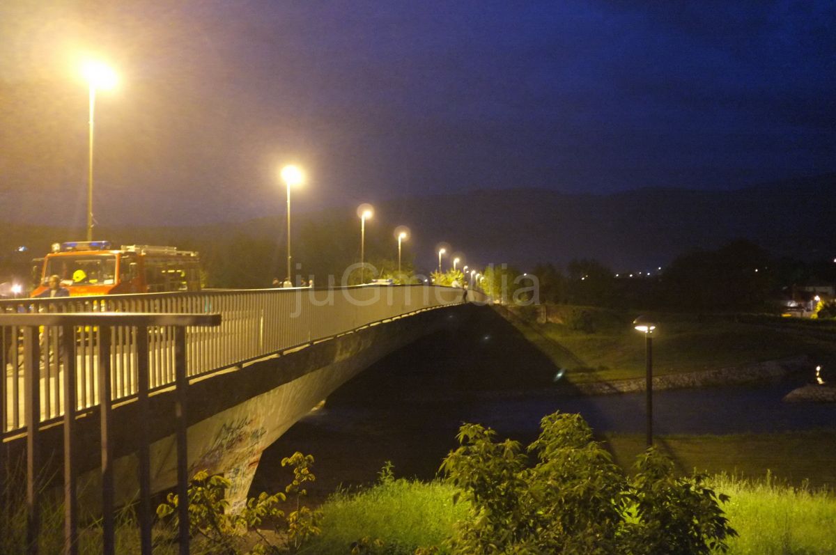 Drama na mostu ‘’Gazela’’: Devojka htela da skoči sa mosta u Nišavu