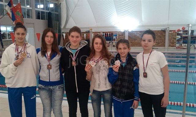 Leskovac: Plivači osvojili 18 medalja