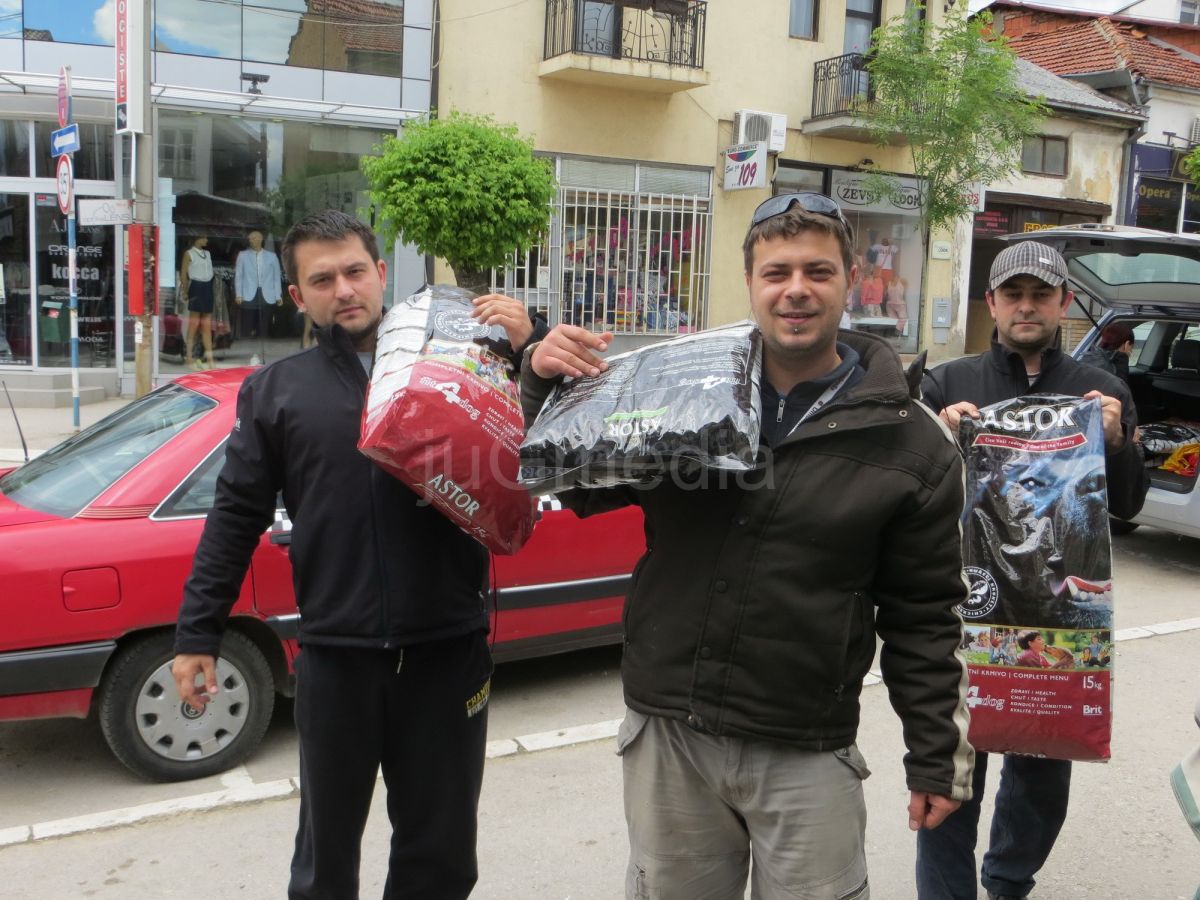 Kinolozi iz Makedonije pomažu ljudima i životinjama u poplavljenim područjima