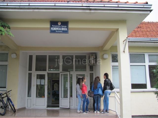 Medicinska škola u Leskovcu ostala bez grejanja, čeka se priključenje na Toplanu