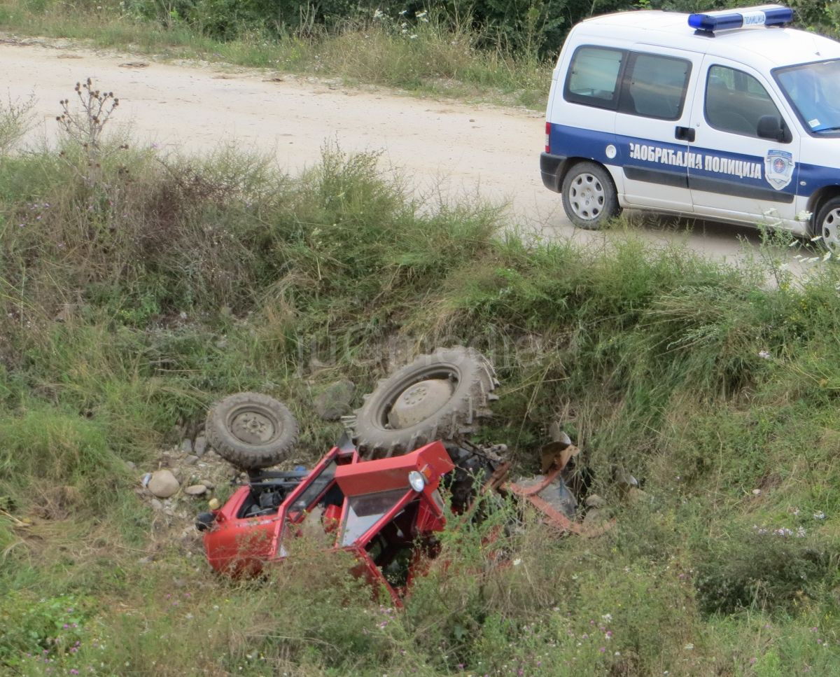 Traktorista teško povređem